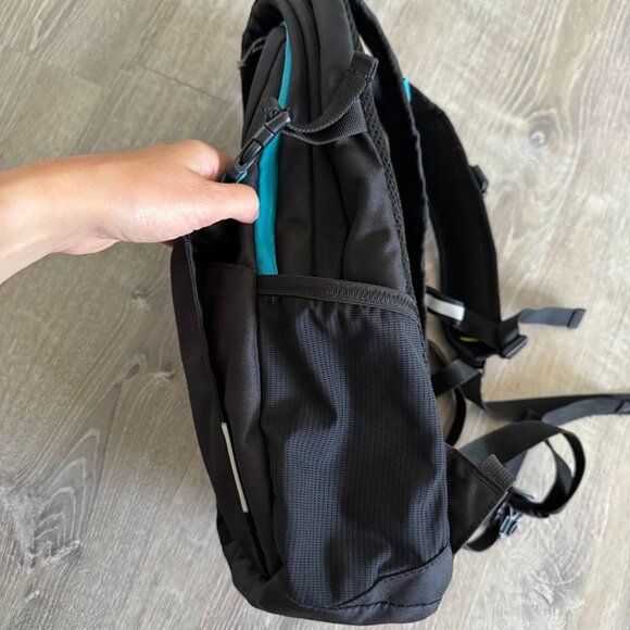 Sierra Designs Hiking Day Pack with 2 Liter Hydration Pouch - Picture 9 of 16